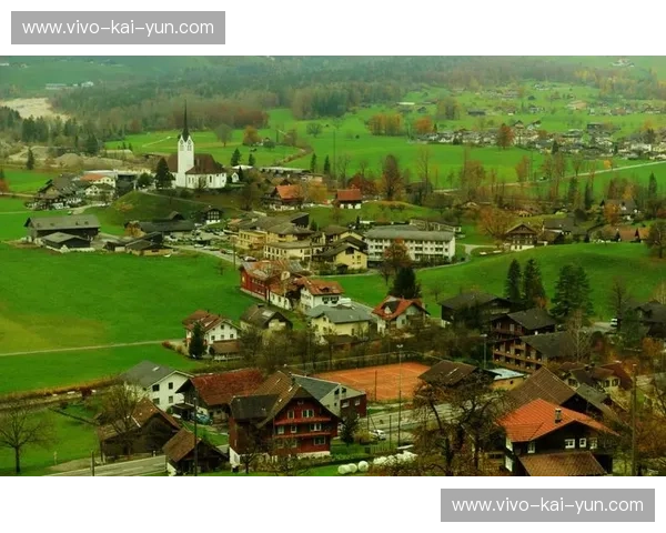 《深渊之眼与苍穹之光的对弈：神秘人vs银星，谁在定义下个时代的秩序？》